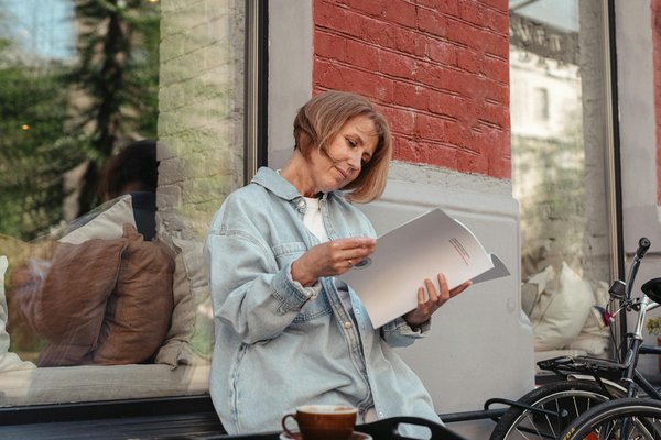 How long after a breakup do guys start to miss you? Signs and insights